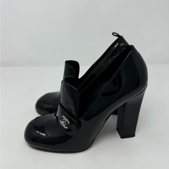 Pre-loved Cahanel shoes Size 39EU
Black Patent Moccasin heel Loafer Pumps - Picture 3 of 14